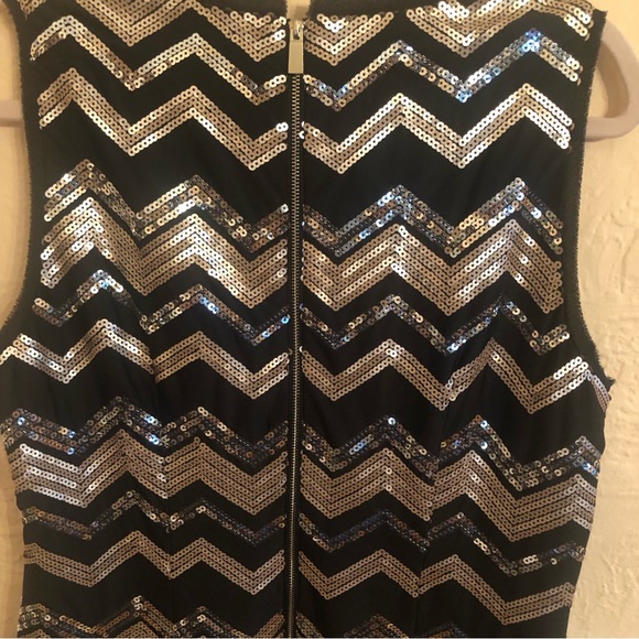 VINCE CAMUTO Sequined silver, matte gold chevron pattern dress - Picture 4 of 6